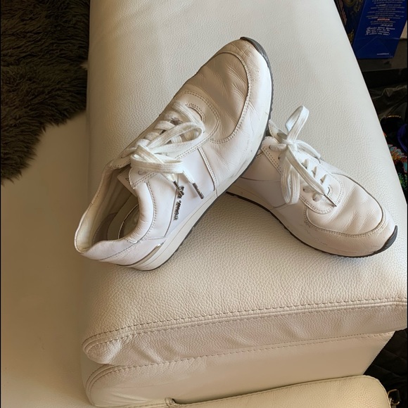 MICHAEL KORS Leather Sneakers Size 8 1/2. Metallic LOGO on the side. - Picture 9 of 13